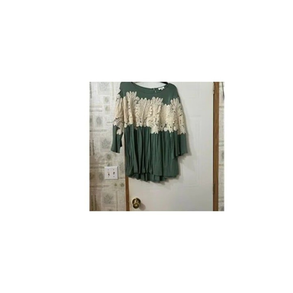 Women's Umgee Blouse Size Large
